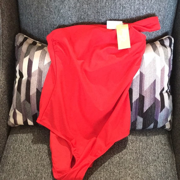 Woman swim suite from Target - Picture 2 of 3